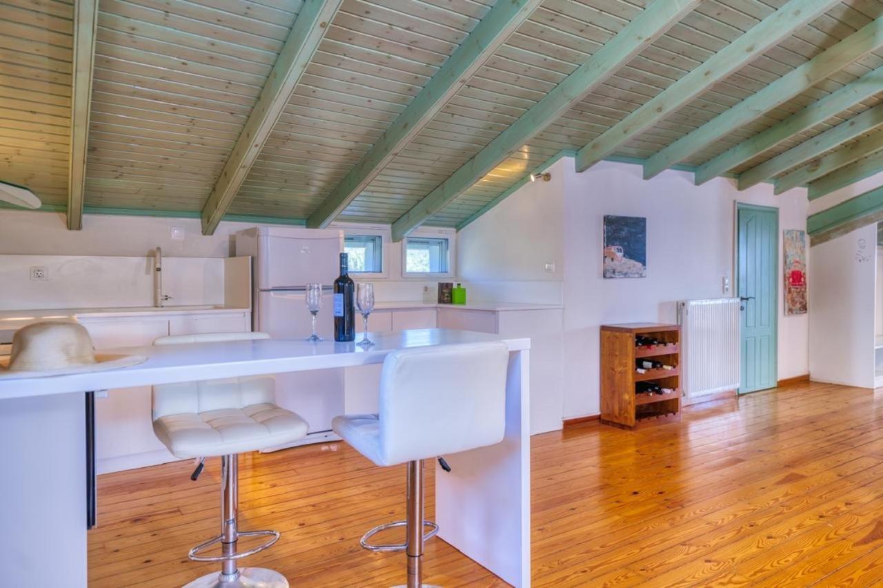Апартаменты Mavres Luxury Loft Agios Matthaios  Экстерьер фото